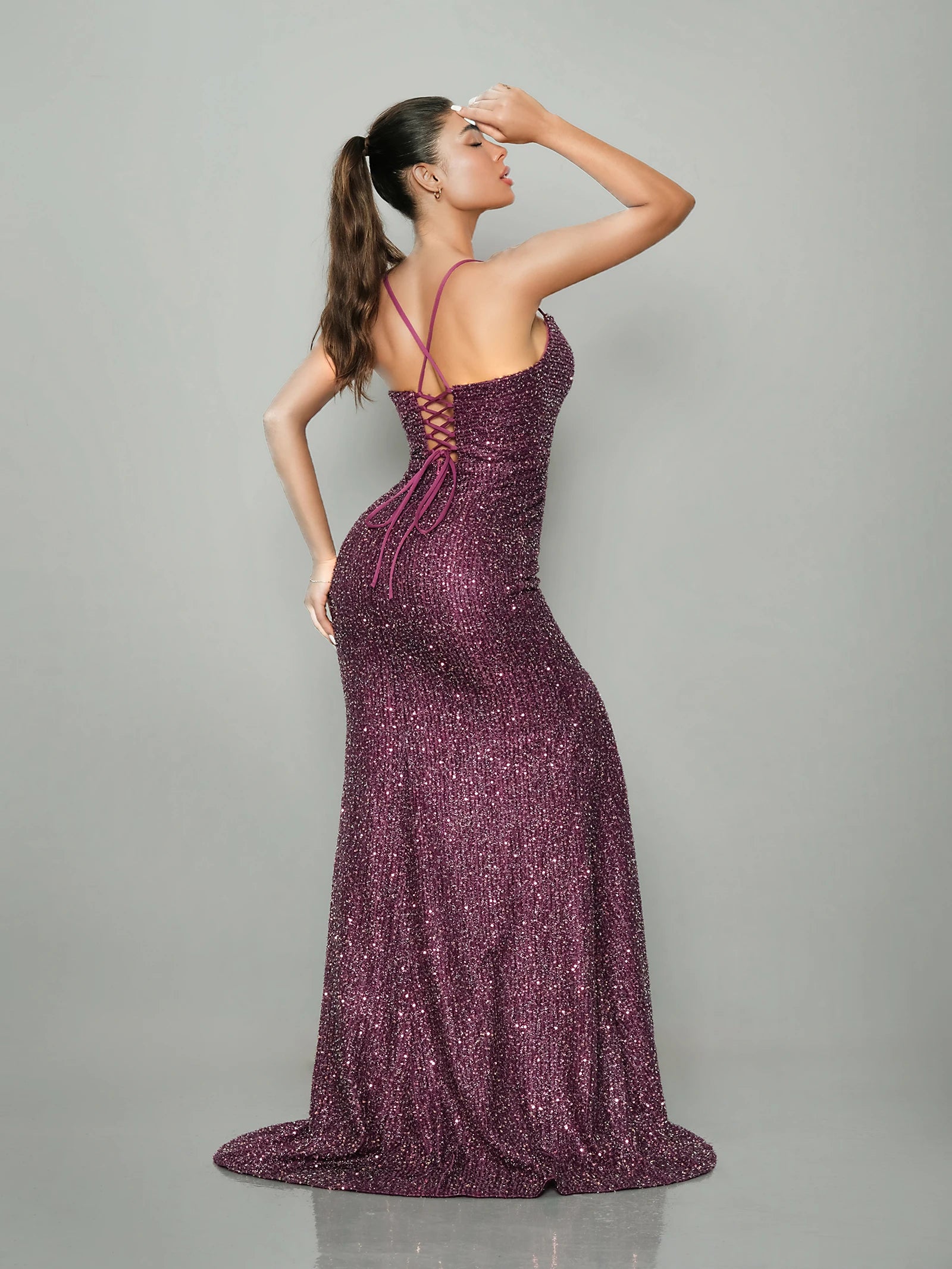 Abito Lungo Elegante Sirena con Paillettes – Scollo a V e Spacco Alto per Cerimonie e Gala