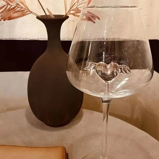 Set Bicchieri da Vino Rosso con Cuori Rosa – Calici Romantici per San Valentino