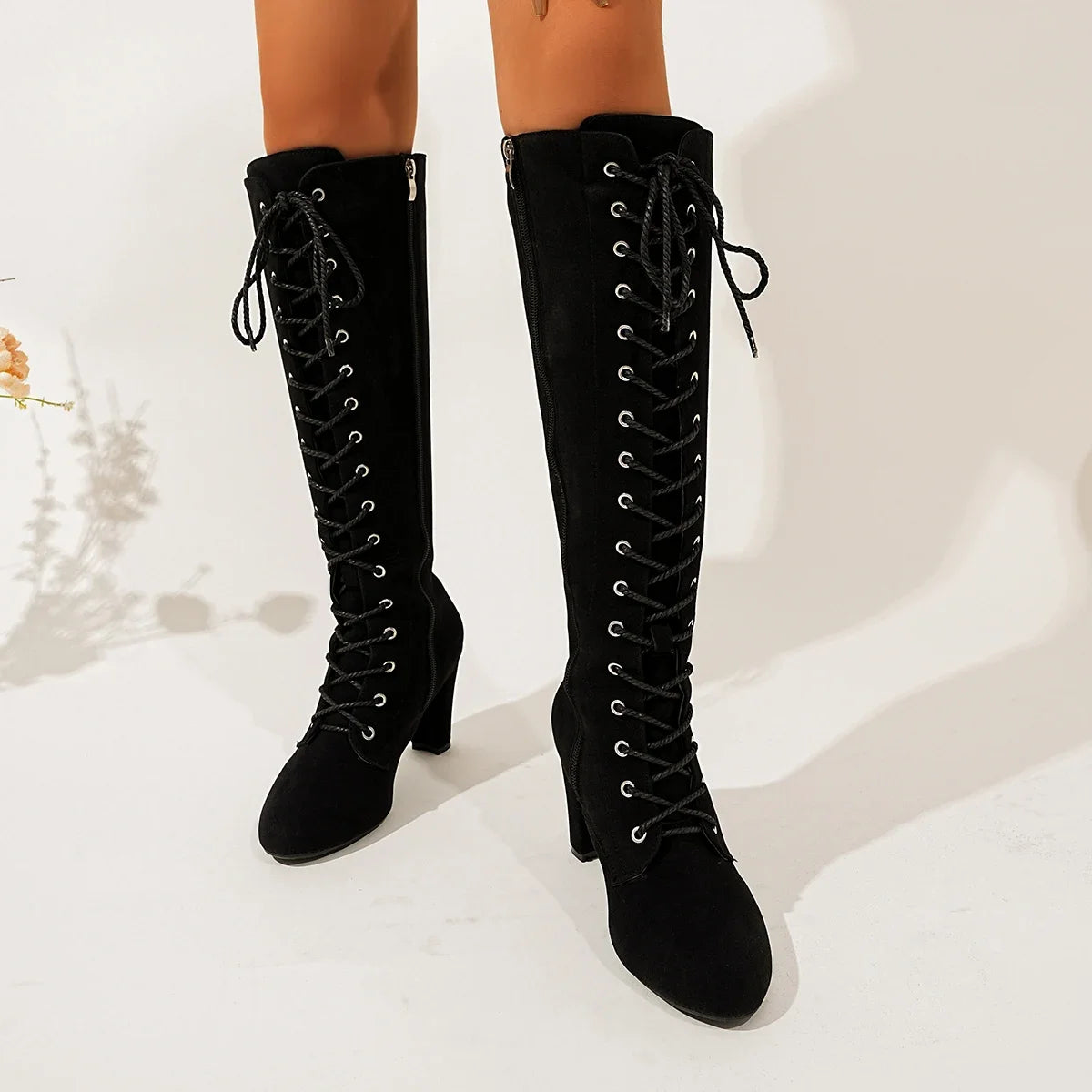 Stivali donna effetto camoscio con tacco largo e zip