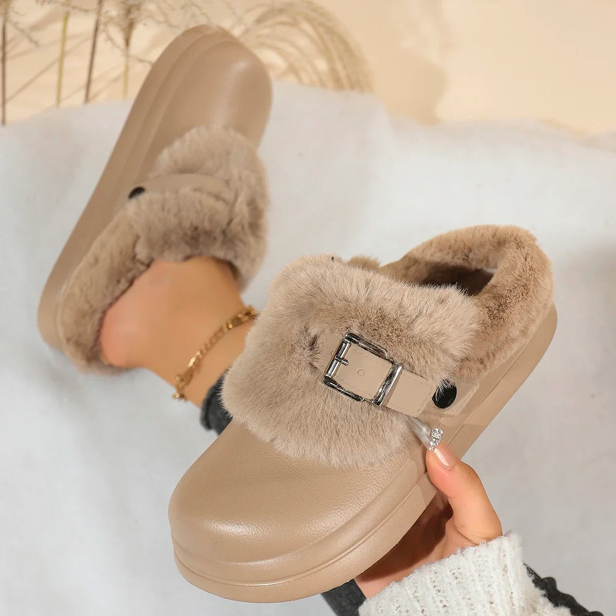 Women EVA Thick Sole Fur Slippers Closed Toe Fluffy Warm Home Slippers Woman Buckle Fashion Slip-on Cover Head Cotton Slippers