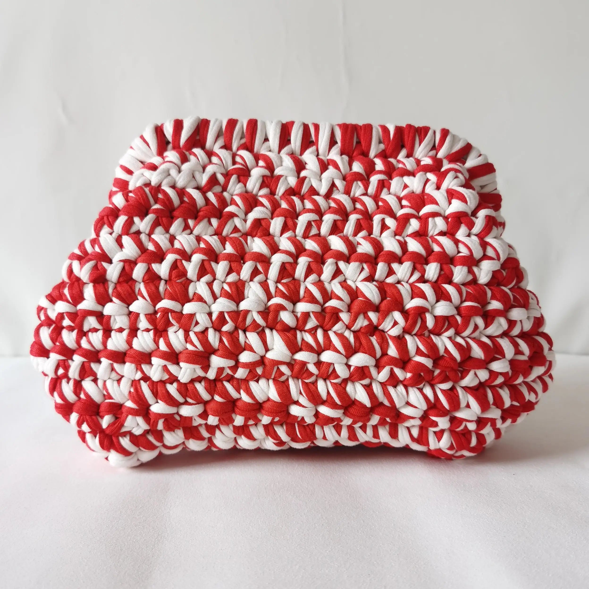 Clutch “Cloud Bag” in Crochet Fatta a Mano – Borsa Donna Soffice e Originale con Stile a Nuvola