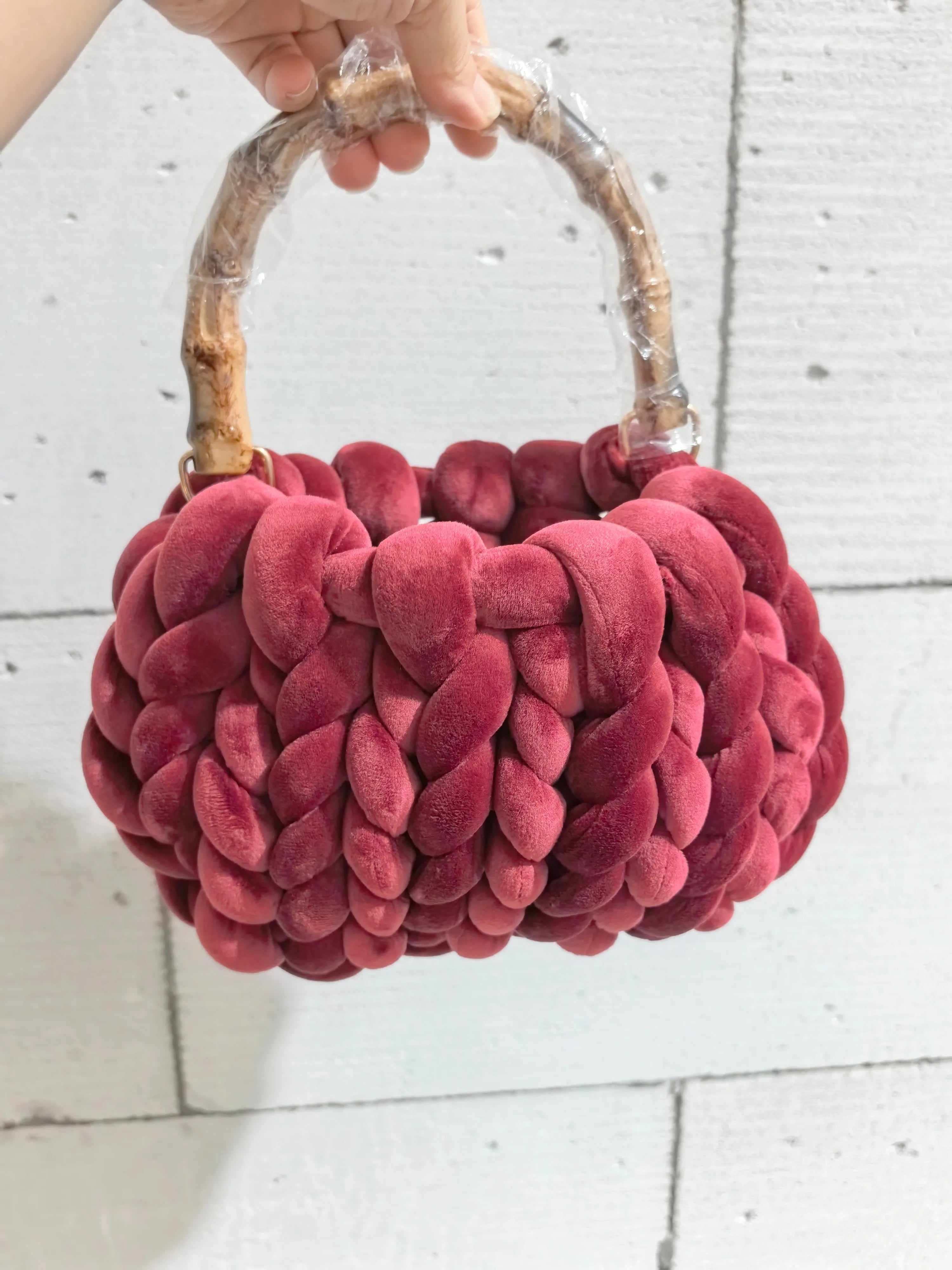 Borsa lavorata a mano in lana islandese super-spessa Yingzi – hand-knitted Icelandic wool bag trendy & artigianale