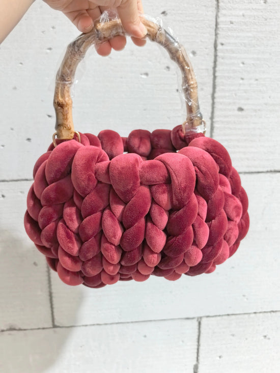 Borsa lavorata a mano in lana islandese super-spessa Yingzi – hand-knitted Icelandic wool bag trendy & artigianale