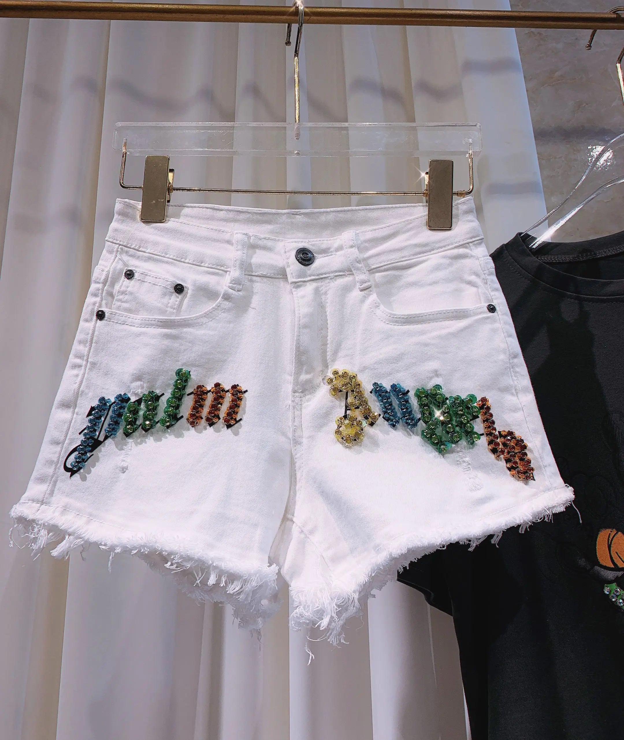 Shorts donna vita alta elasticizzati con strass – denim bianco slim fit per l’estate 2025