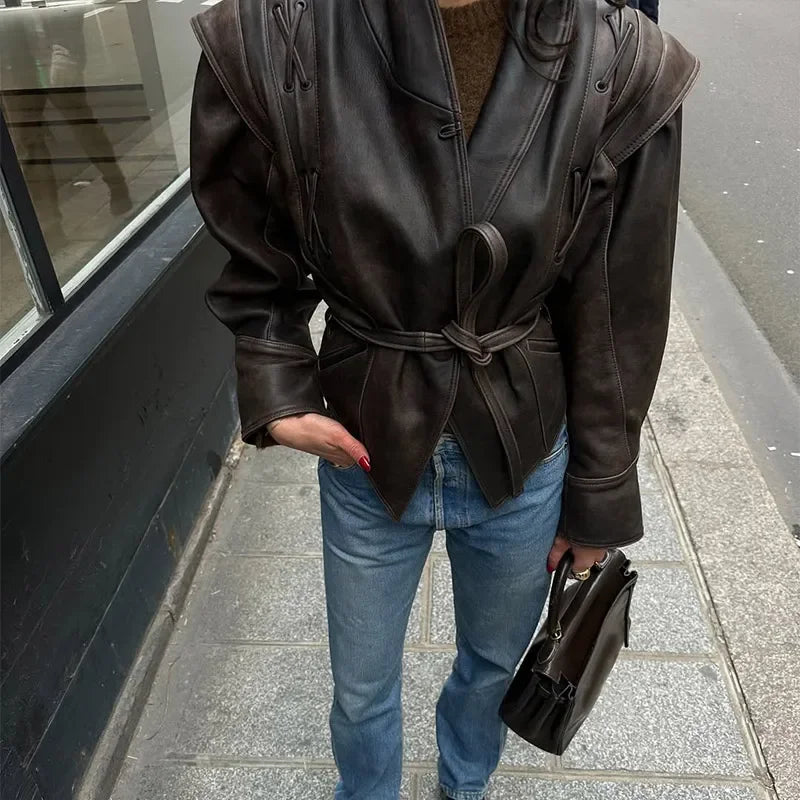 Giacca donna in similpelle vintage con cintura – Overcoat chic autunno inverno, collo a revers e dettagli lace-up