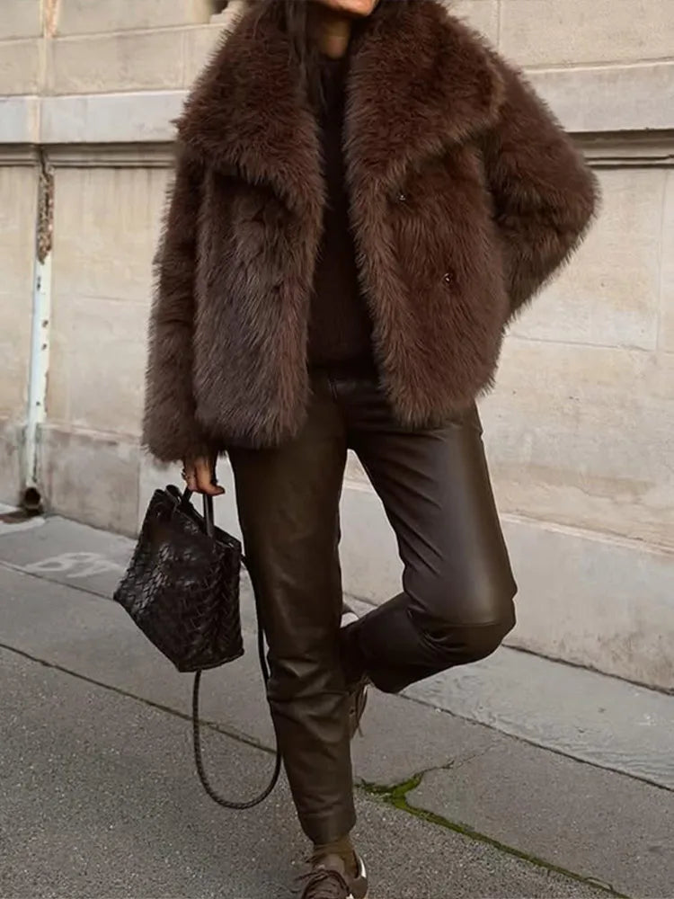 Pelliccia corta donna marrone con collo a rever