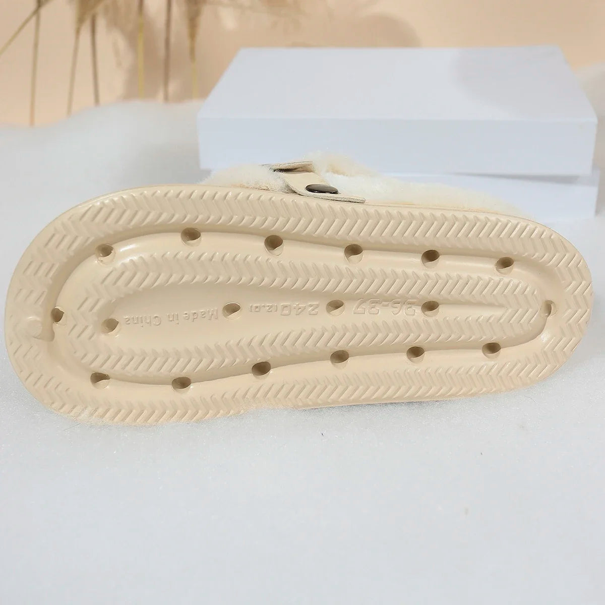 Women EVA Thick Sole Fur Slippers Closed Toe Fluffy Warm Home Slippers Woman Buckle Fashion Slip-on Cover Head Cotton Slippers