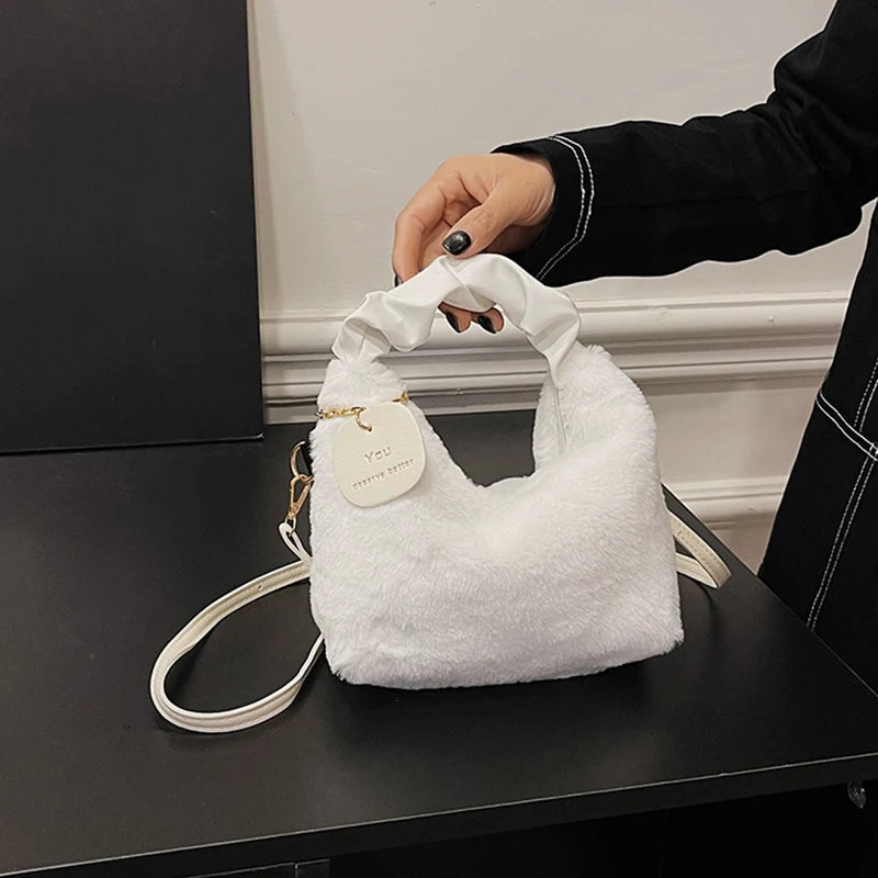 Borsa a mezzaluna in ecopelliccia donna – Hobo half-moon con manico arricciato e tracolla crossbody