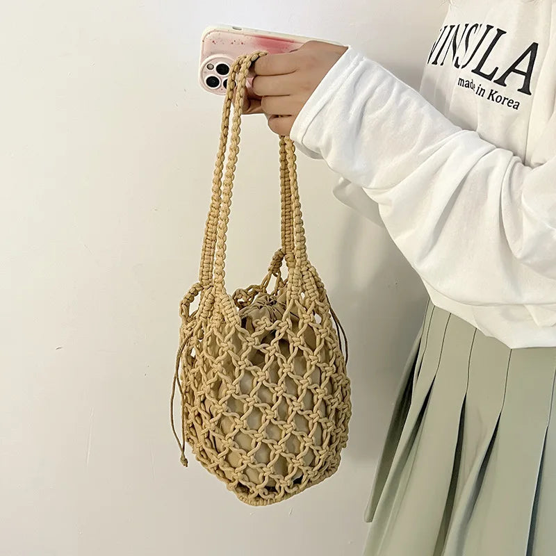 Borsa a secchiello in paglia intrecciata a mano – con coulisse e tracolla, perfetta per spiaggia e shopping