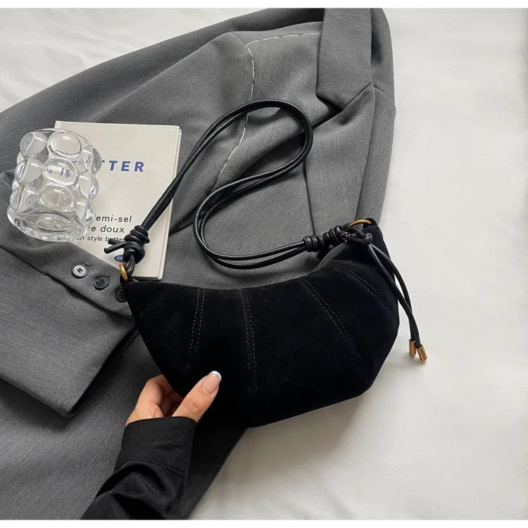 Borsetta baguette crossbody in velluto 2025 – stile western, zip e look raffinato minimal