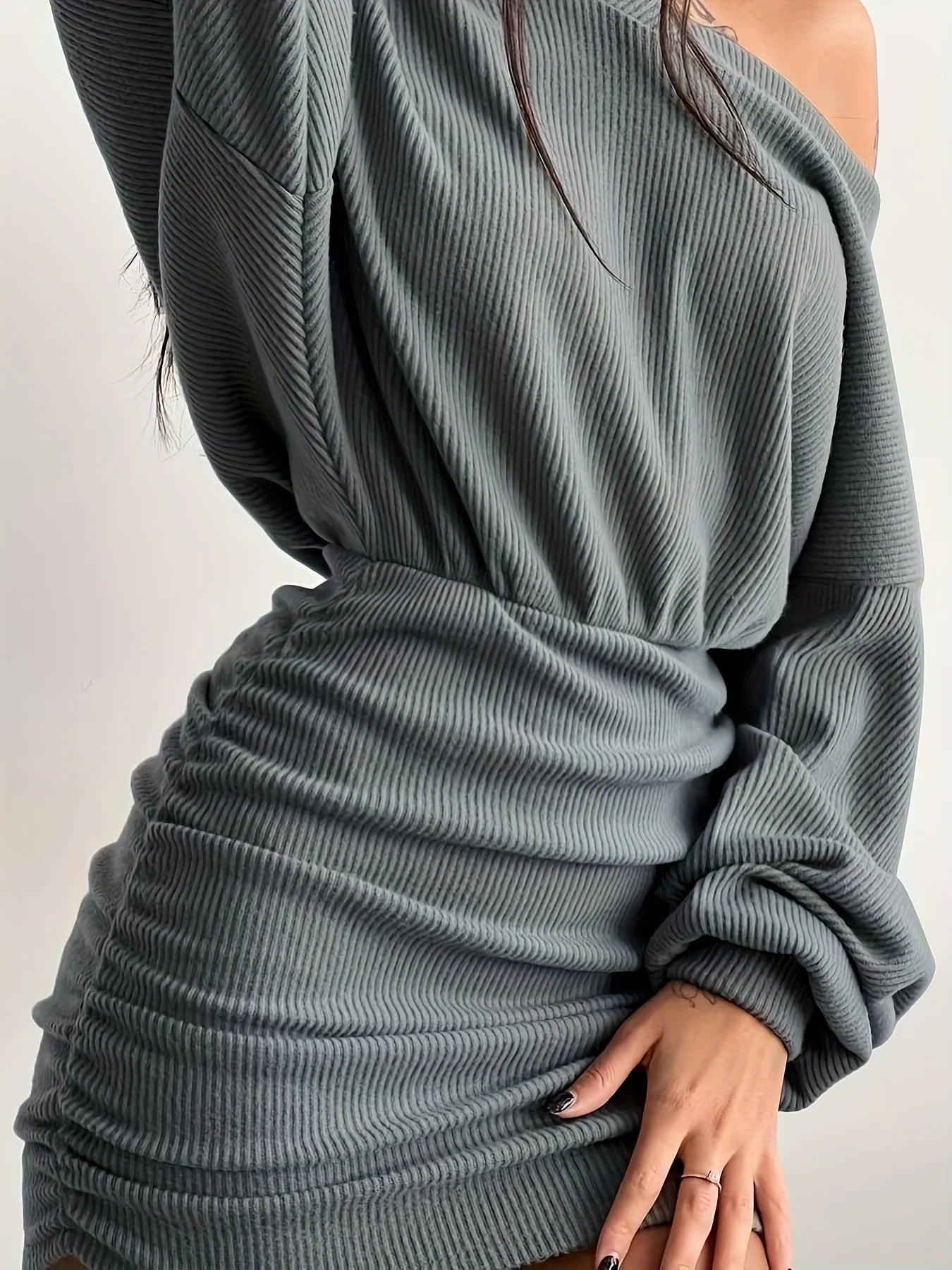 Mini abito bodycon donna con ruches e maniche lunghe – vestito aderente