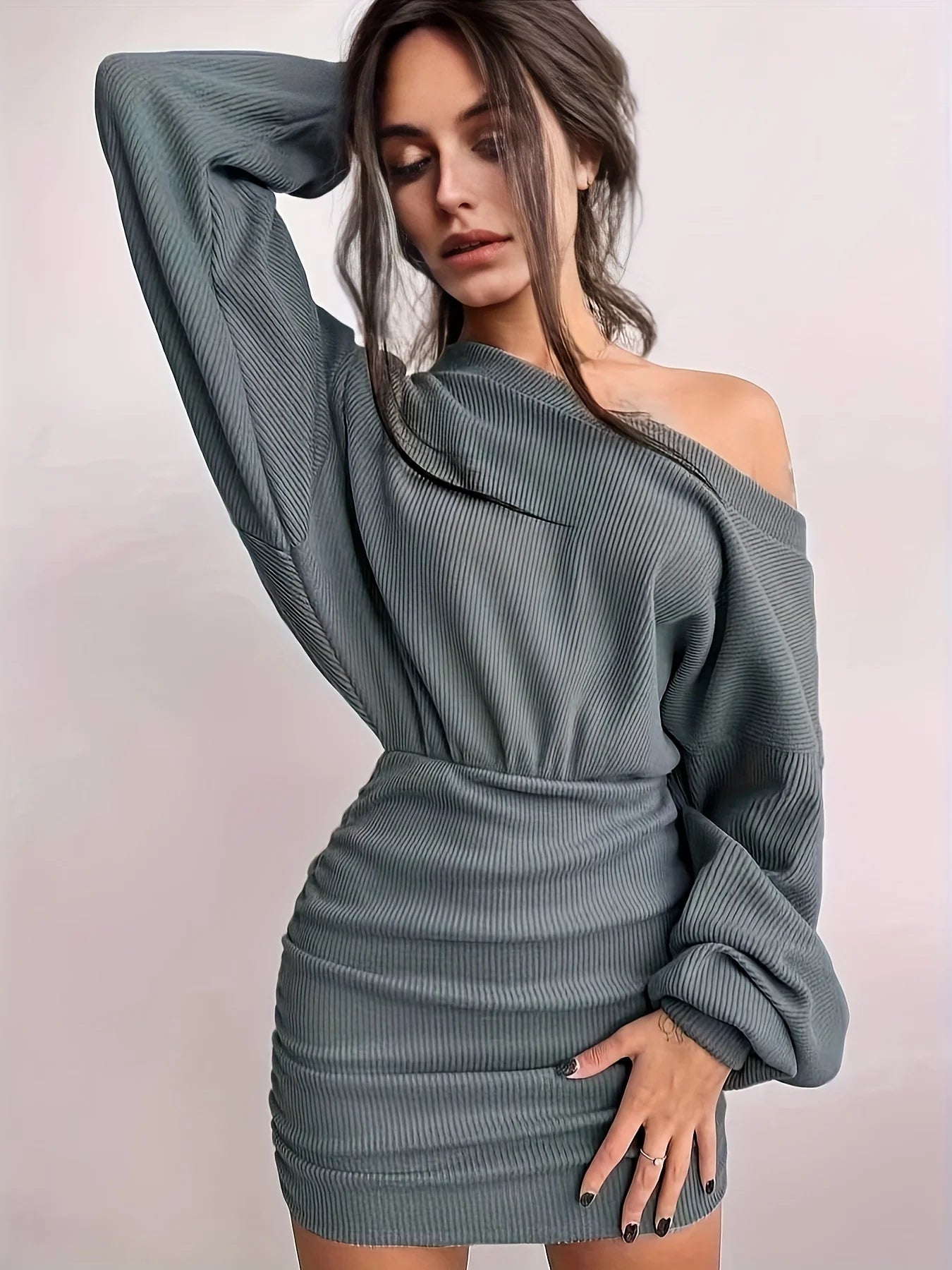 Mini abito bodycon donna con ruches e maniche lunghe – vestito aderente
