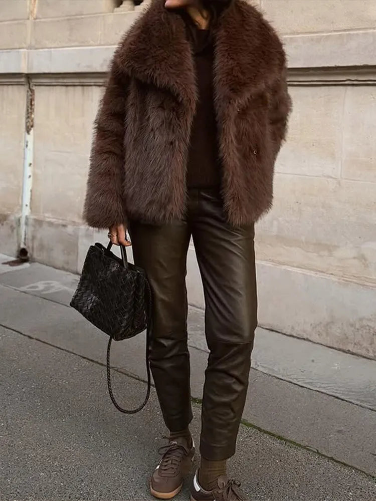 Pelliccia corta donna marrone con collo a rever