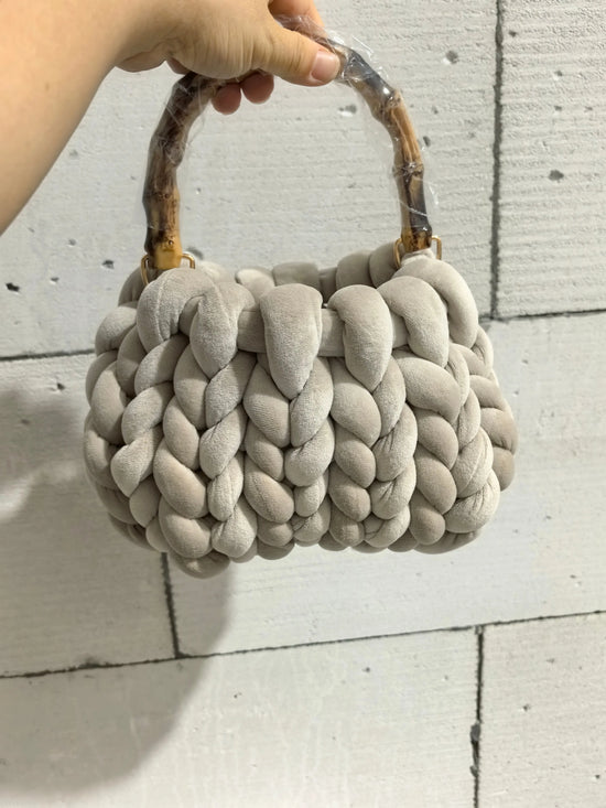 Borsa lavorata a mano in lana islandese super-spessa Yingzi – hand-knitted Icelandic wool bag trendy & artigianale
