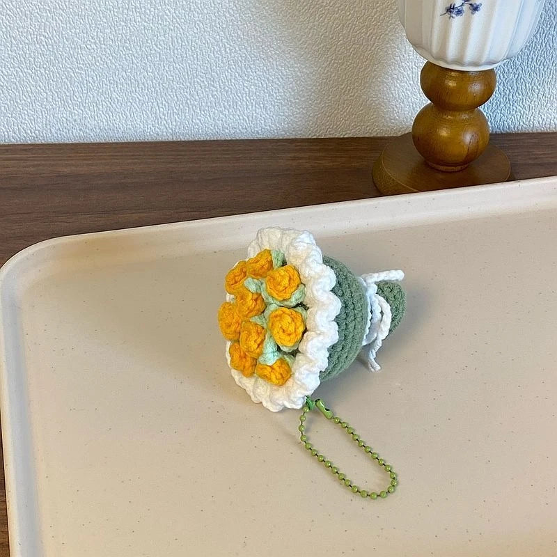 Portachiavi handmade a mini bouquet di fiori all’uncinetto – regalo dolce e artigianale