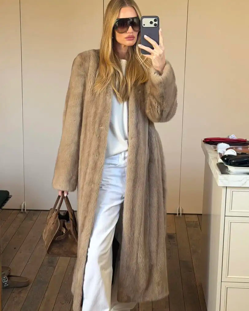 Cappotto donna in pelliccia sintetica dal taglio ampio