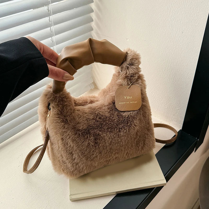 Borsa a mezzaluna in ecopelliccia donna – Hobo half-moon con manico arricciato e tracolla crossbody