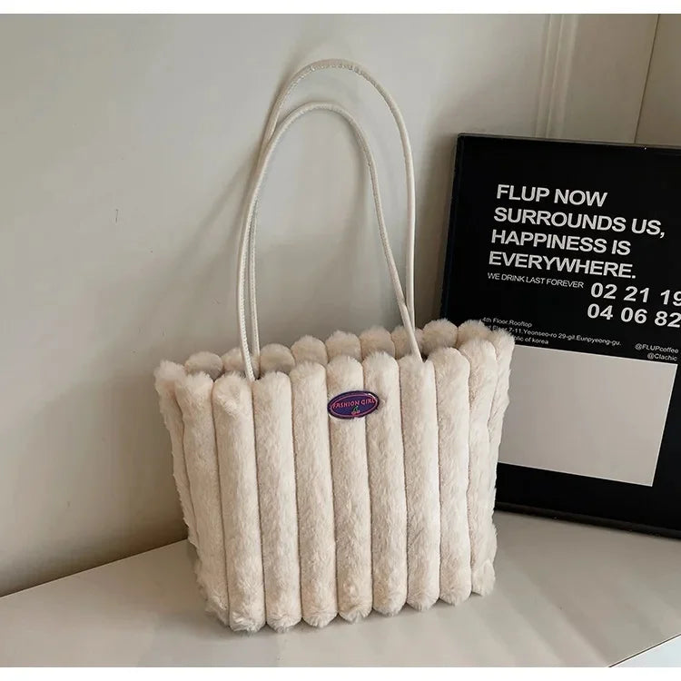 Tote bag a righe in peluche – borsa capiente e soffice per inverno 2025