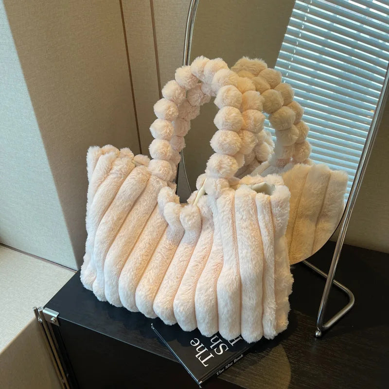 Tote bag rigata in faux fur – Borsa soffice a spalla a righe
