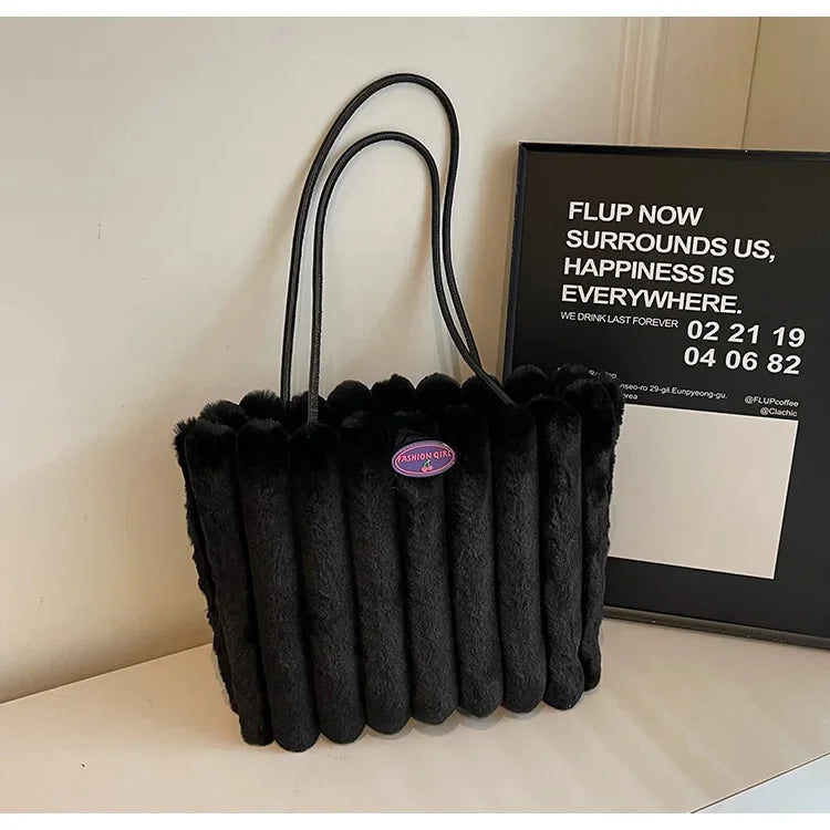 Tote bag a righe in peluche – borsa capiente e soffice per inverno 2025