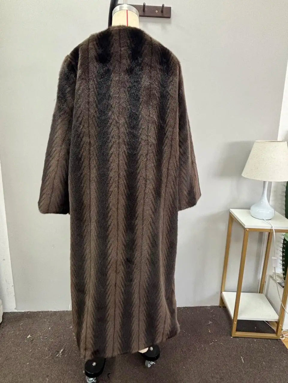 Cappotto donna in pelliccia sintetica dal taglio ampio