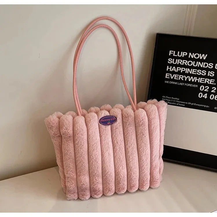 Tote bag a righe in peluche – borsa capiente e soffice per inverno 2025
