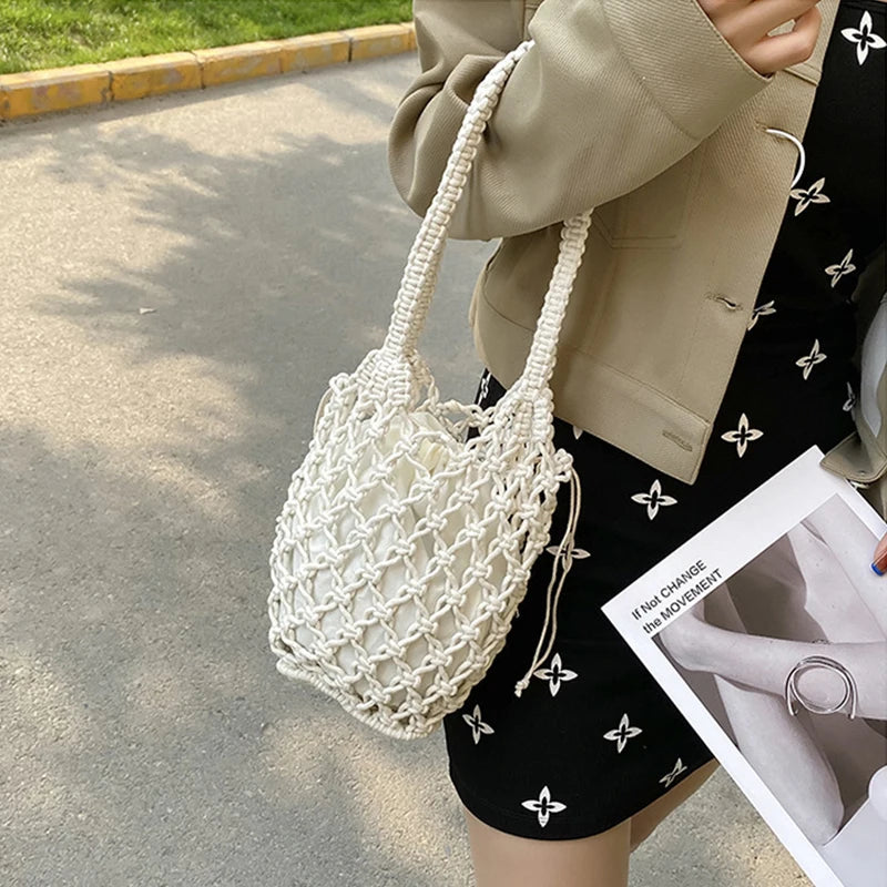Borsa a secchiello in paglia intrecciata a mano – con coulisse e tracolla, perfetta per spiaggia e shopping