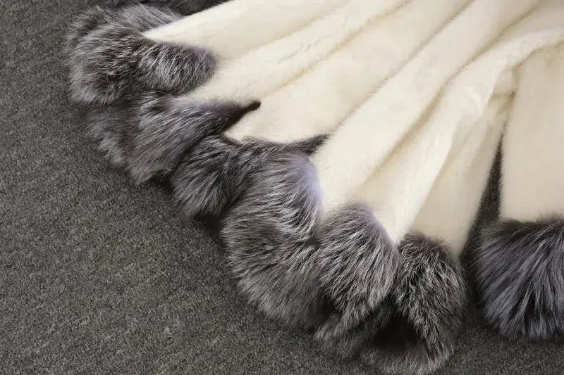 Cappotto lungo in pelliccia sintetica con cappuccio – giacca maxi donna calda e lussuosa per l'inverno 2025