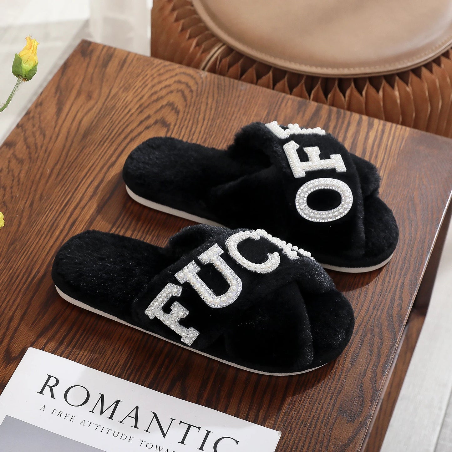 Ciabatte Donna F**K OFF in Peluche con Fasce Incrociate e Dettagli Strass