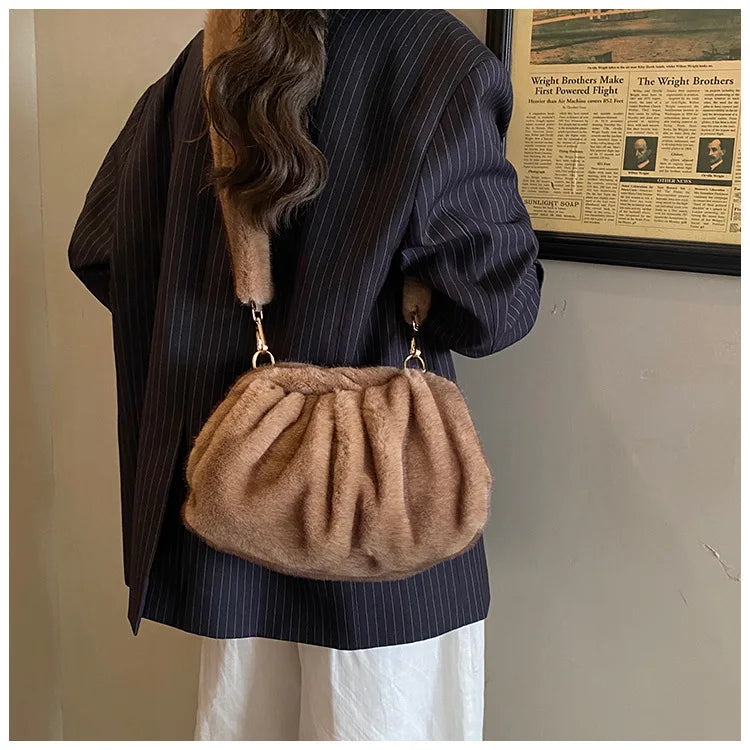 Borsa Crossbody Fluffy Cloud in Ecopelliccia – Clutch Imbottita d’Inverno per Donna, Versatile e Morbida