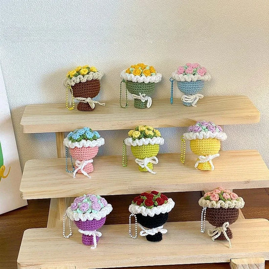 Portachiavi handmade a mini bouquet di fiori all’uncinetto – regalo dolce e artigianale