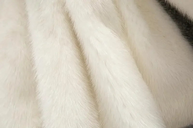 Cappotto lungo in pelliccia sintetica con cappuccio – giacca maxi donna calda e lussuosa per l'inverno 2025