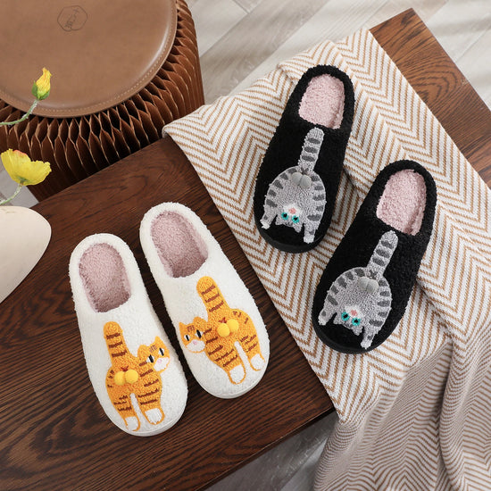 A Pair of Black Embroidered Cat-Patterned Plush Home Slippers with Thick Soles, Comfortable and Warm, Non-Slip Indoor Slippers, Personalized Gifts for Autumn and Winter, Suitable for Both Men and Women to Wear in the Bedroom