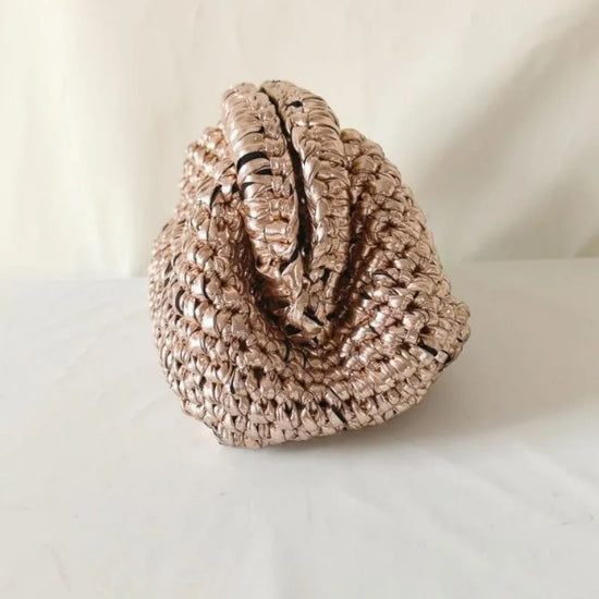 Clutch donna fatta a mano in crochet metallico – pochette elegante in filo metalizzato