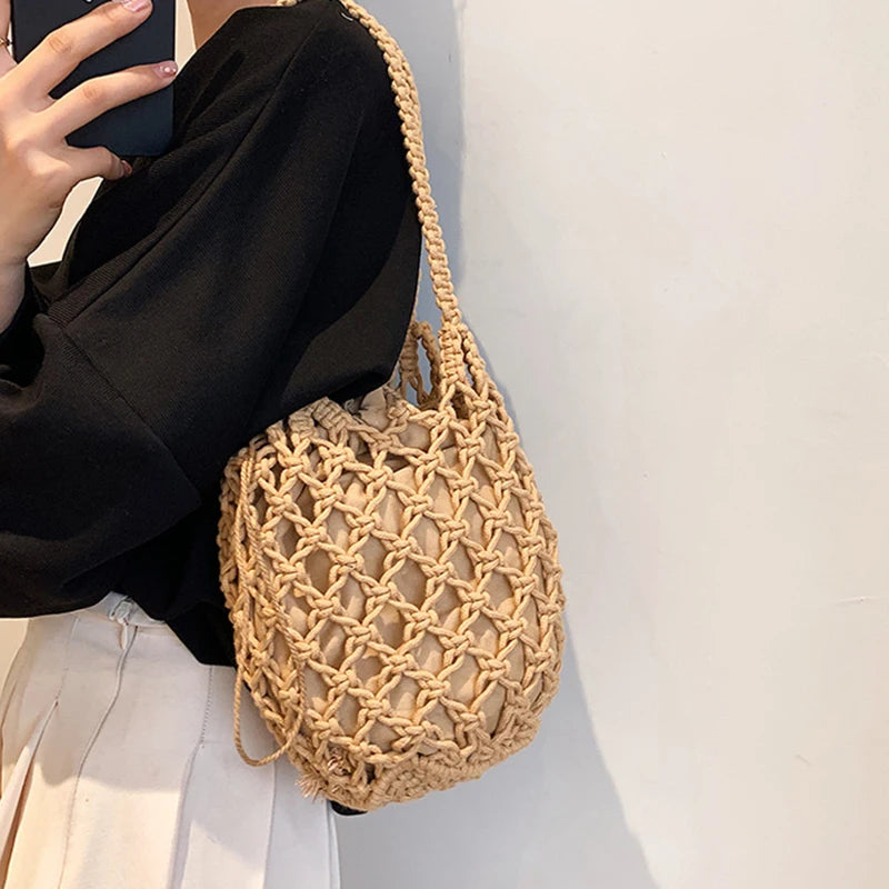 Borsa a secchiello in paglia intrecciata a mano – con coulisse e tracolla, perfetta per spiaggia e shopping