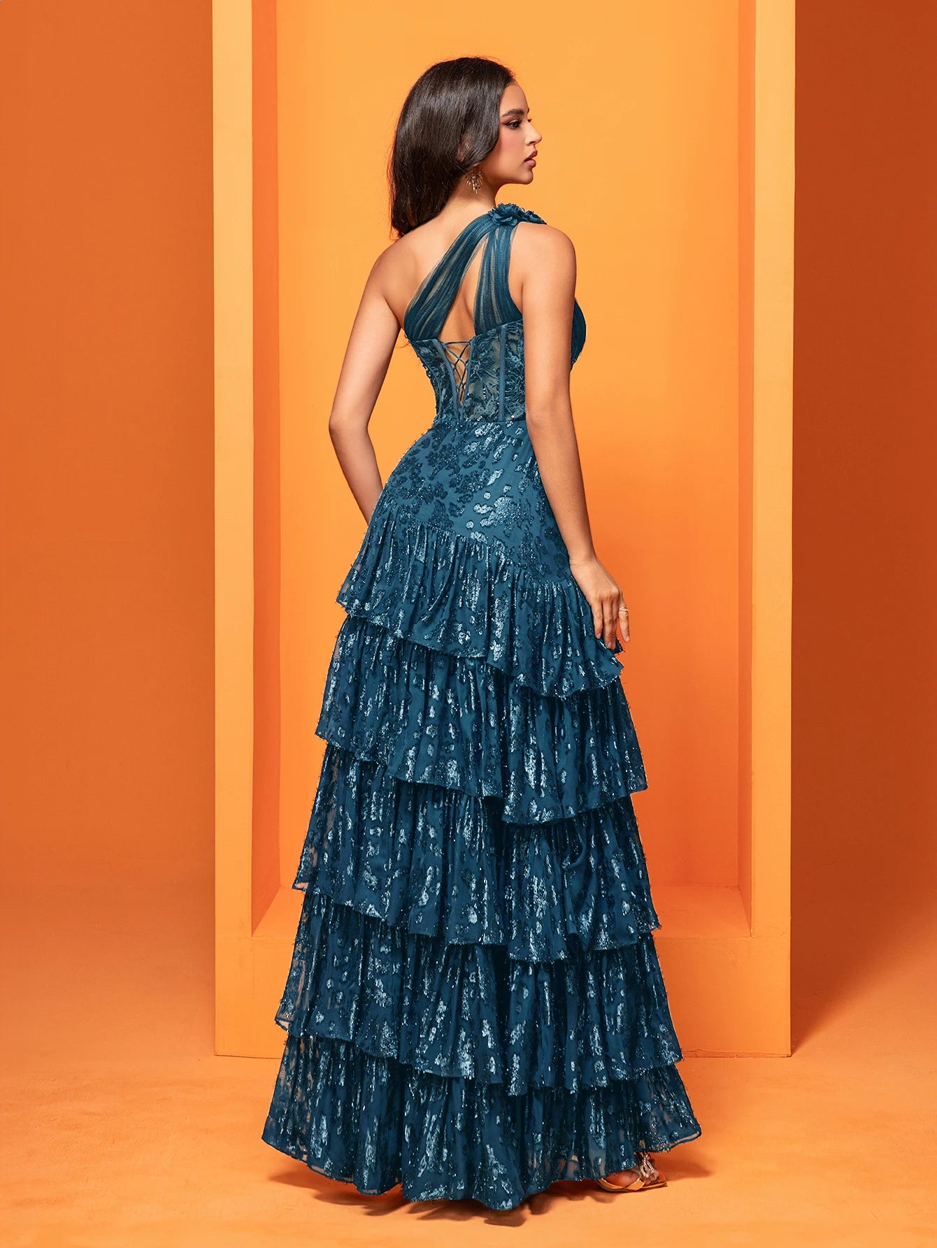 abito lungo elegante donna spacco laterale paillettes cerimonia