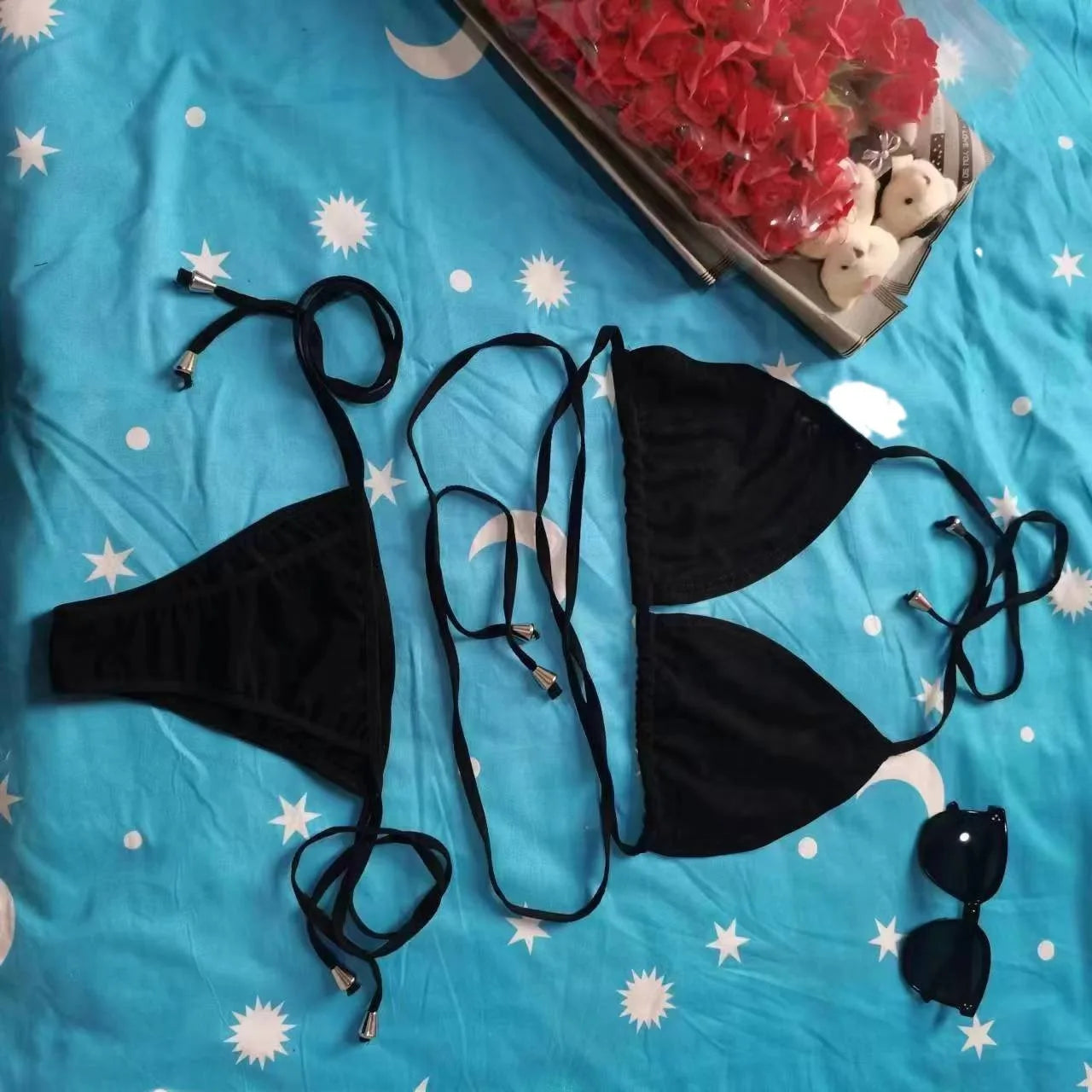 Bikini String Semi-Trasparente – Abbronzatura Uniforme sotto il costume da bagno