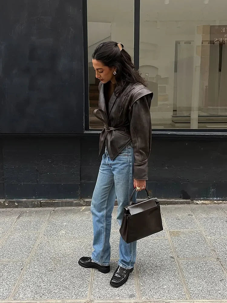 Giacca donna in similpelle vintage con cintura – Overcoat chic autunno inverno, collo a revers e dettagli lace-up