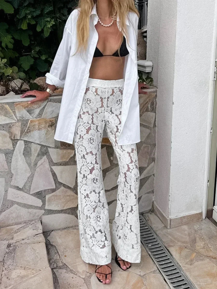 Pantaloni flare bianchi a vita alta in pizzo floreale – Estate 2025