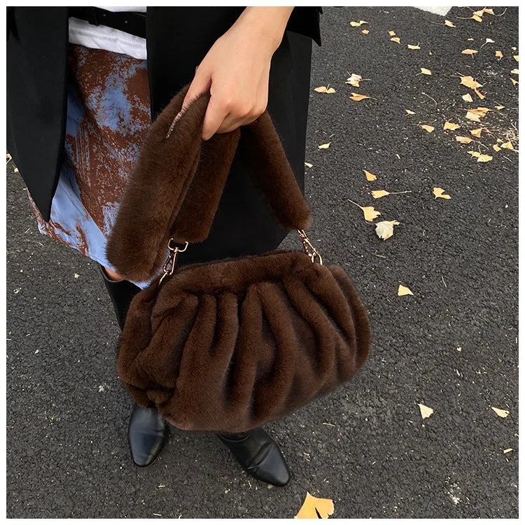 Borsa Crossbody Fluffy Cloud in Ecopelliccia – Clutch Imbottita d’Inverno per Donna, Versatile e Morbida