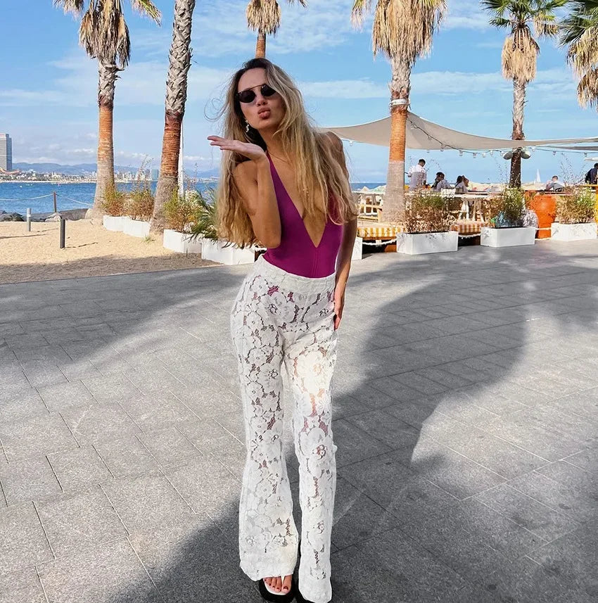 Pantaloni flare bianchi a vita alta in pizzo floreale – Estate 2025