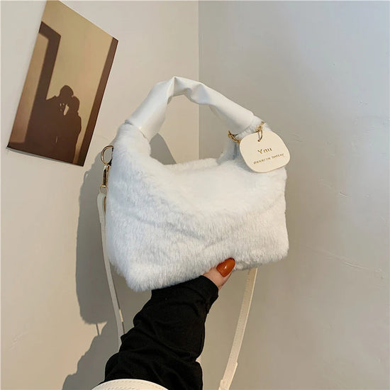 Borsa a mezzaluna in ecopelliccia donna – Hobo half-moon con manico arricciato e tracolla crossbody