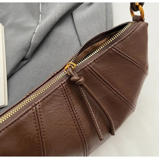 Borsetta baguette crossbody in velluto 2025 – stile western, zip e look raffinato minimal