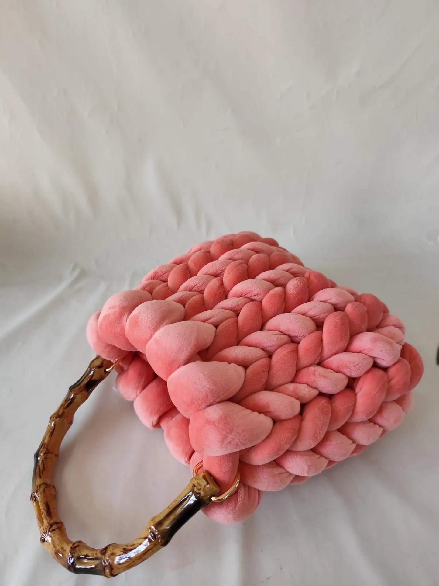 Borsa lavorata a mano in lana islandese super-spessa Yingzi – hand-knitted Icelandic wool bag trendy & artigianale