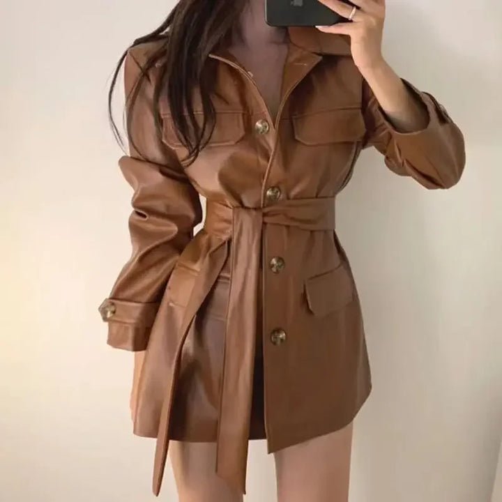 Giacca in Pelle Donna – Design Slim a Vita Stretta  per Autunno/Inverno