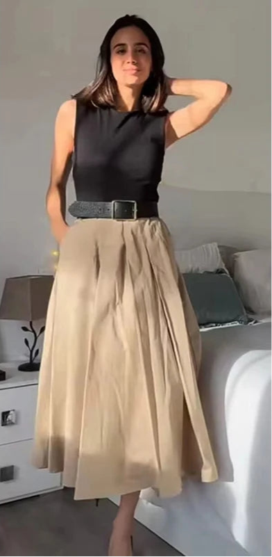 Vestito midi estivo senza maniche con cintura – elegante e plissettato
