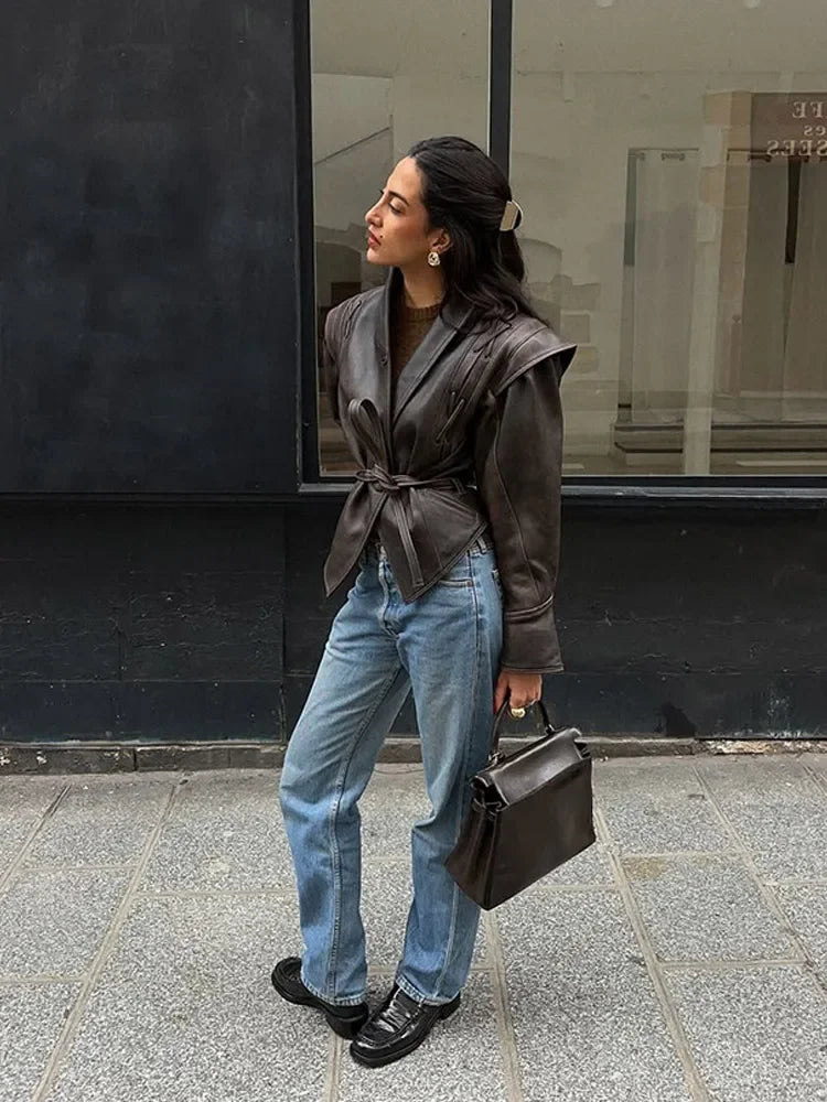 Giacca donna in similpelle vintage con cintura – Overcoat chic autunno inverno, collo a revers e dettagli lace-up