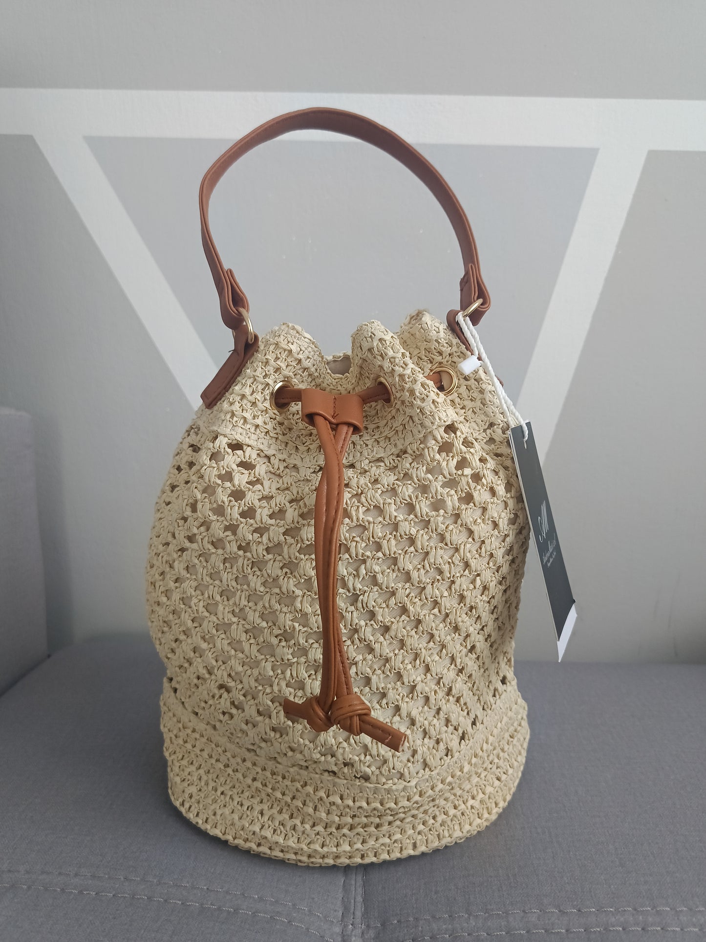 Borsa zaino Jasmine in paglia beige chiaro con lacci in ecopelle, stile boho primavera estate 2025
